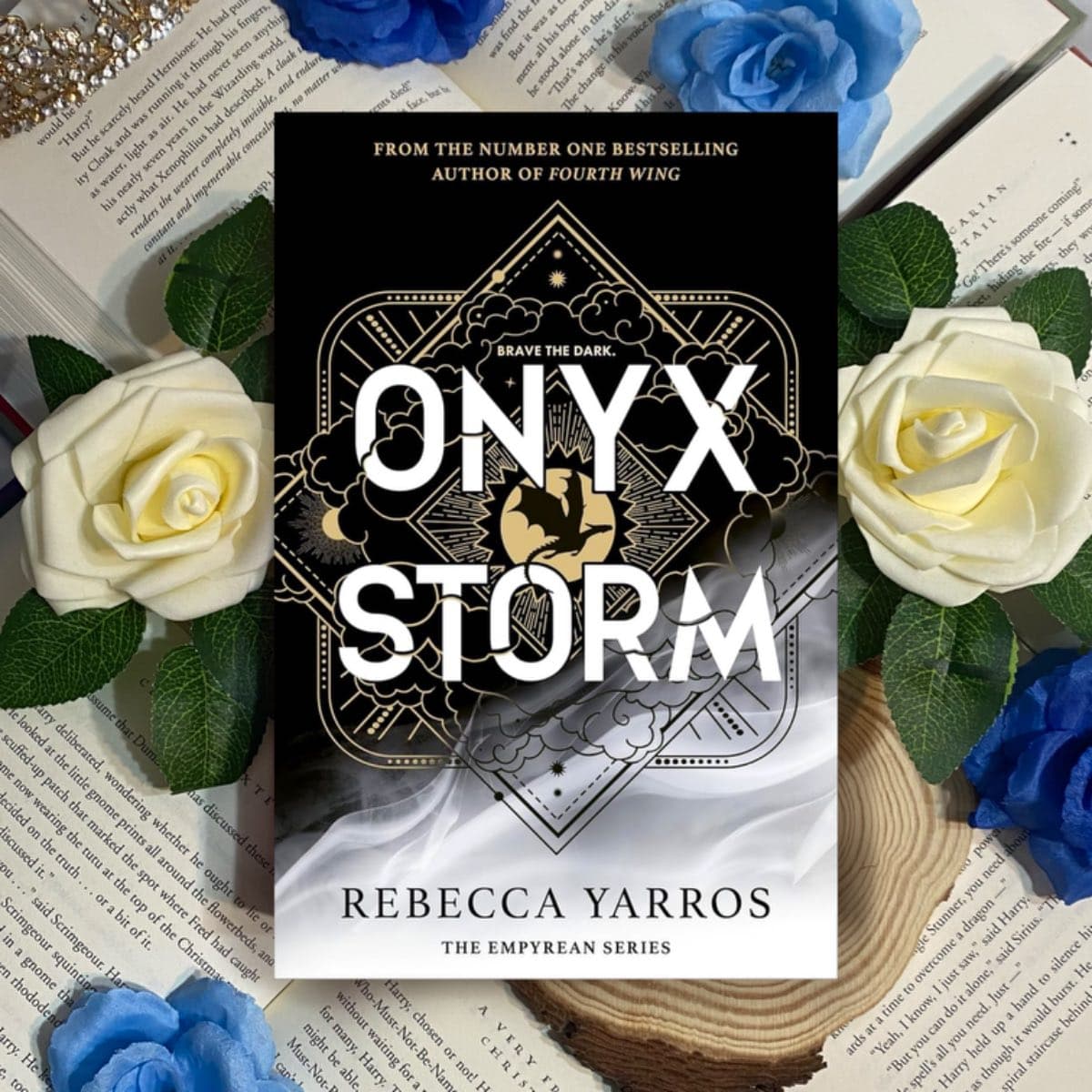 Portada de Onyx Storm (UK regular edition) - Rebecca Yarros (Tapa dura)